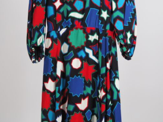 Vente aux enchères YVES SAINT LAURENT, Rive gauche Robe probablement en partie en soie, à