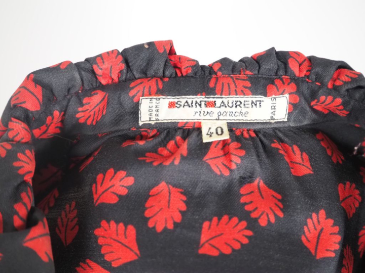 SAINT LAURENT, Rive gauche Robe longue à ceinture et manches longues, 