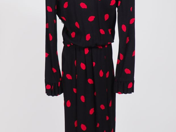 SAINT LAURENT, Rive gauche Robe longue à épaulettes, à décor de pois r