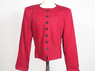 Vente aux enchères SAINT LAURENT, Rive gauche Veste courte à épaulettes de couleur rouge.