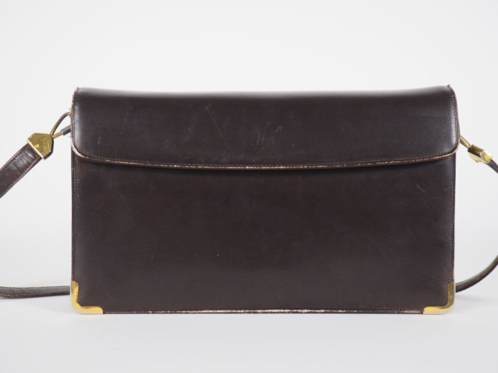 Christian DIOR, Paris Sac porté épaule vintage en cuir marron.  Garnit