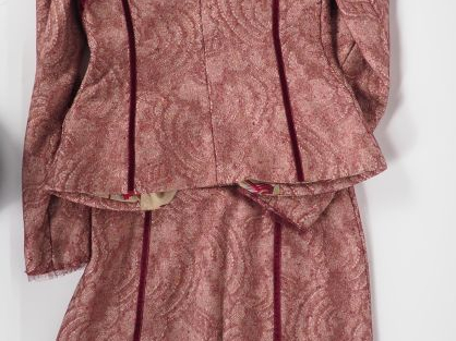 Christian LACROIX Ensemble de tailleur, veste et jupe, vieux rose.  Ve