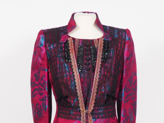Vente aux enchères Christian LACROIX Ensemble veste et robe probablement en partie en soi