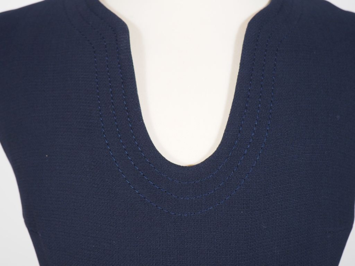 Création Pierre CARDIN Ensemble robe et veste bleu marine.  Robe sans 