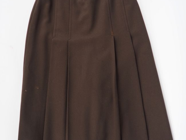 CELINE, Paris Jupe longue plissée vintage en laine marron.  La ceintur