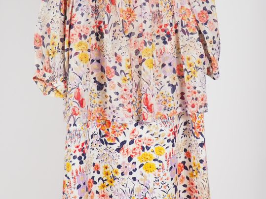 CELINE, Paris  Ensemble comprenant une jupe longue et une blouse assor