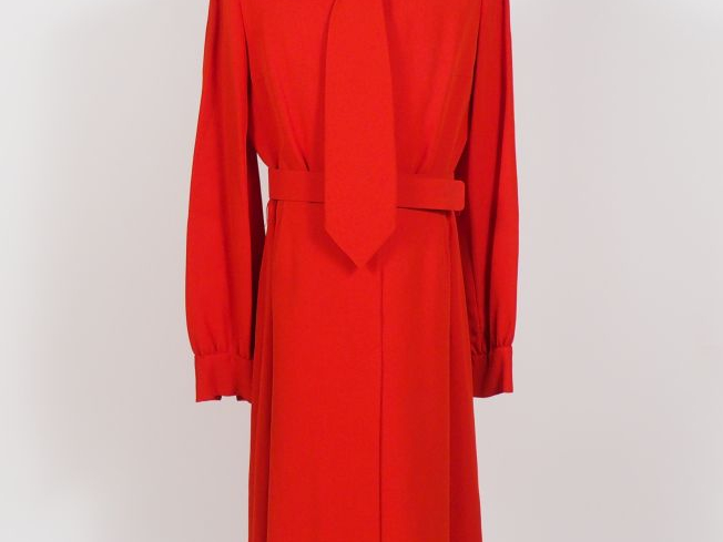 Mademoiselle RICCI, Nina RICCI Robe longue à ceinture.  Ouverture à l'