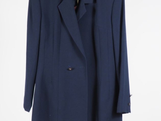 Vente aux enchères KL by KARL LAGERFELD Ensemble de tailleur bleu marine, veste et jupe, 
