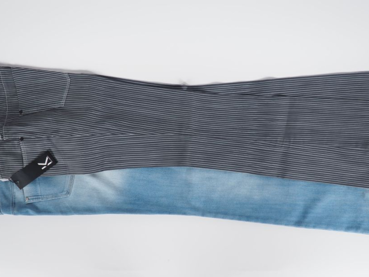 KARL LAGERFELD Ensemble comprenant :  - un pantalon en coton (98%) et 