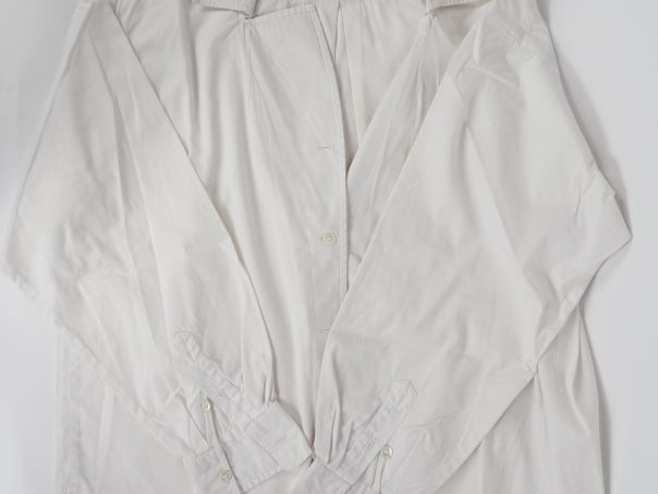KENZO, Paris Chemise blanche en coton (100%).  Taille. 40 (jaunie par 