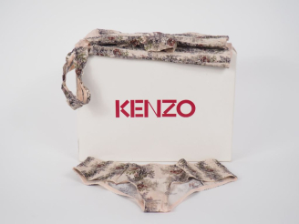 Vente aux enchères KENZO Ensemble comprenant un bustier, modèle Josephine, à décor de fle