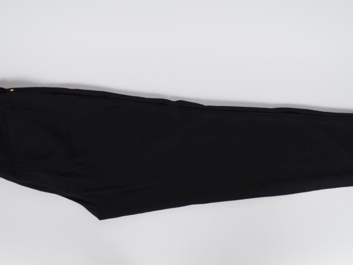 ESCADA by Margaretha LEY Jupe noire à volants plissés en laine (100%).