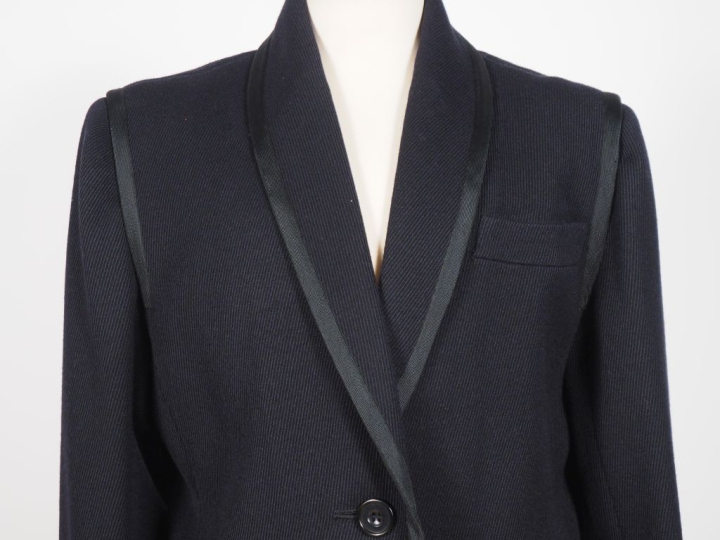 TERNYNCK, Paris Manteau long noir, probablement en laine.  Deux bouton