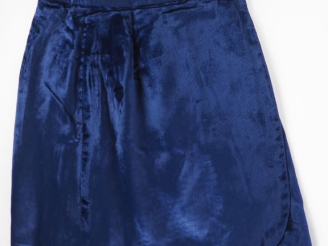 Vente aux enchères Daniel HECHTER Jupe portefeuille en viscose (100%) de couleur bleue.  