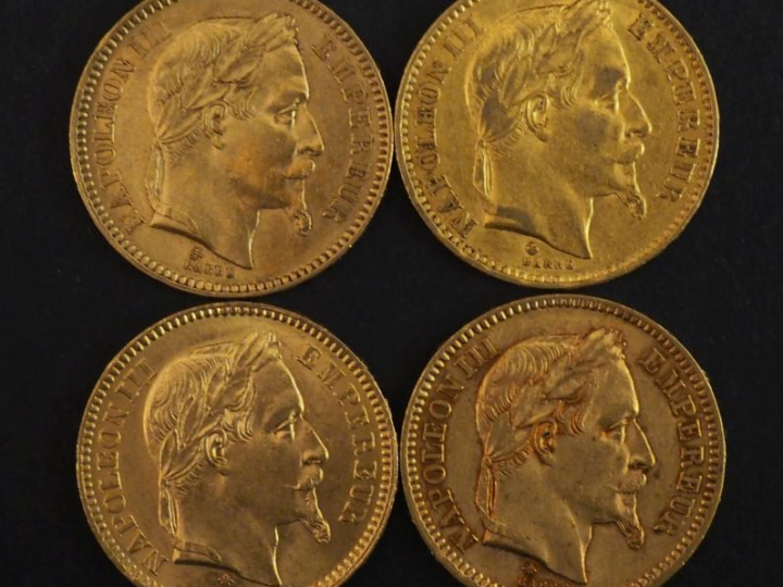 Quatre pièces de 20 Francs or, 1862-A, 1864-A, 1865-A et 1867-HB. FRAI