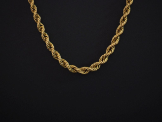 Vente aux enchères Collier souple or jaune 750, maille tressée et torsadée disposée en ch