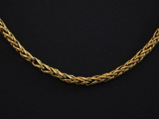 Vente aux enchères Collier souple en or jaune 750, maille ronde tressée.  Long. 51,5 cm P