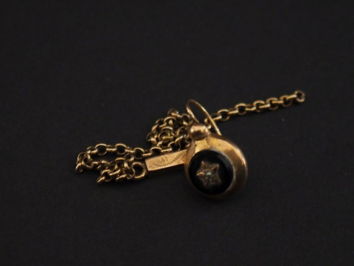 Elément de bracelet en or jaune 750.  Poids. 1,42 g  (accidenté) On y 