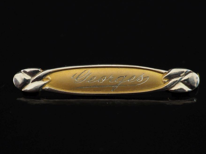 Broche barette en or 750, marquée "Georges". Long. 3,2 cm Poids. 1,03 