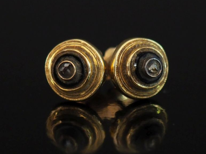 Paire de puces d'oreilles Napoléon III en or jaune 750, onyx noir et s