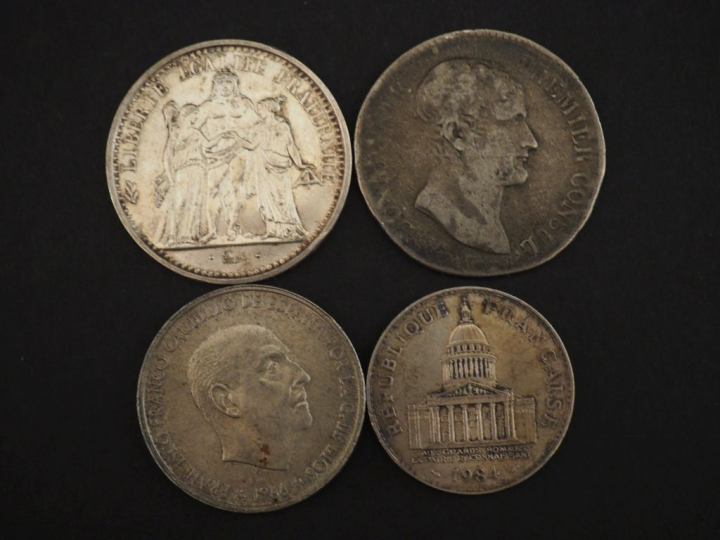 Ensemble comprenant :  - une pièce de 100 Francs en argent, 1984.  - u
