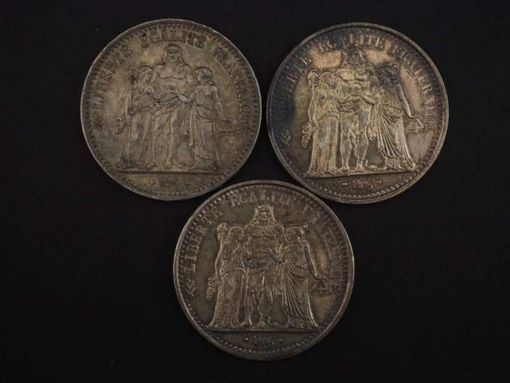 Ensemble de trois pièces de 10 Francs en argent, 1873 et 1966 (x2).  P