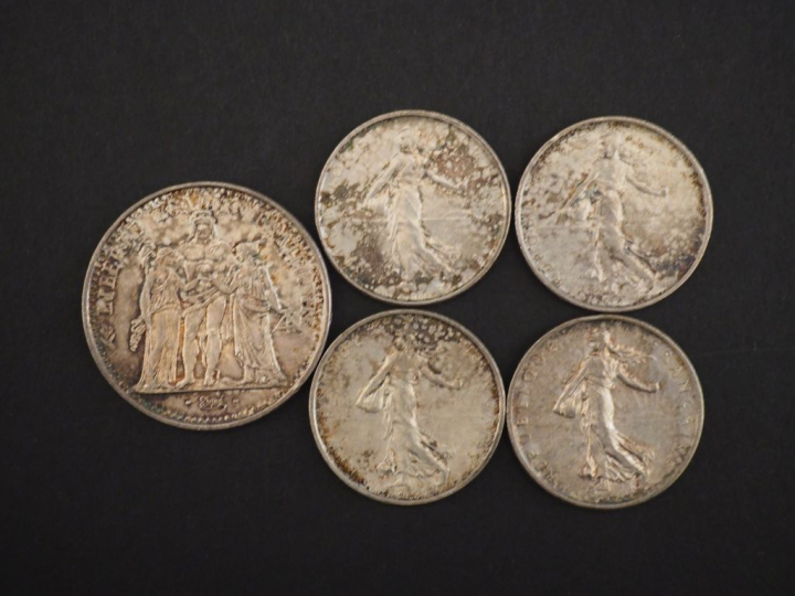 Ensemble comprenant :  - une pièce de 10 Francs en argent, 1965. - qua