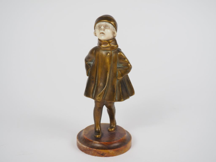 CHIPARUS.  "Fillette en hiver" Statuette chryséléphantine bronze et iv