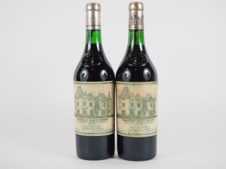 Vente aux enchères 2 BOUTEILLES CHÂTEAU HAUT BRION 1er GCC GRAVES - 1979 - ETLF
