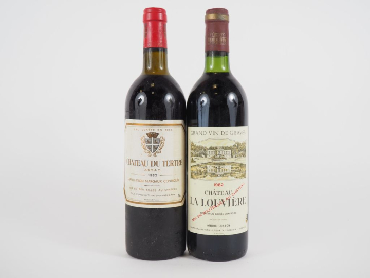 2 BOUTEILLES de 1982 : 1 CHÂTEAU LA LOUVIÈRE GRAVES BG - 1 CHÂTEAU DU 