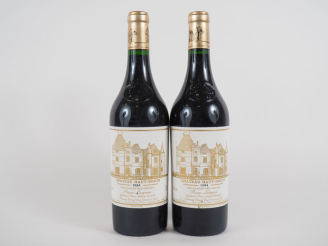 Vente aux enchères 2 BOUTEILLES CHÂTEAU HAUT BRION 1er GCC GRAVES - 1994