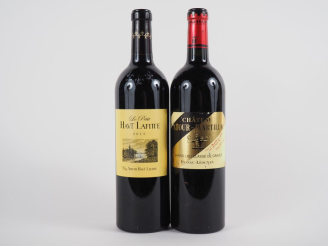 Vente aux enchères 2 BOUTEILLES GRAVES de 2015 : 1 CHÂTEAU LATOUR MARTILLAC GCC ELA - 1 P
