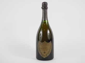 Vente aux enchères 1 BOUTEIILLE CHAMPAGNE DOM PÉRIGNON - 1980 - 1 CM SOUS LA COIFFE/ETLA