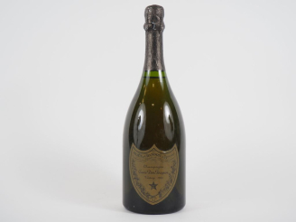 Vente aux enchères 1 BOUTEIILLE CHAMPAGNE DOM PÉRIGNON - 1980 - 1 CM SOUS LA COIFFE/ETLA