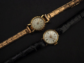 Vente aux enchères Ensemble comprenant deux différentes montres bracelet de dame, boitier