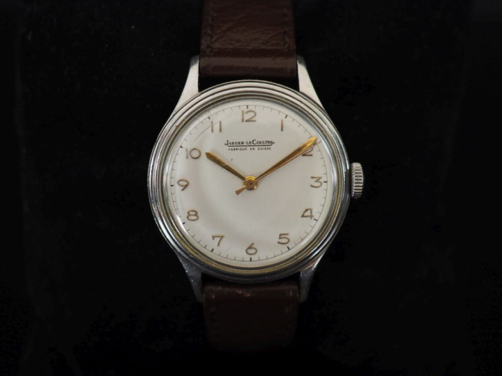 JAEGER LECOULTRE Montre bracelet de dame en acier.  Cadran rond à chif
