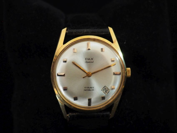 PAX, Spécial Montre bracelet, boitier en or jaune 750.  Cadran à pasti
