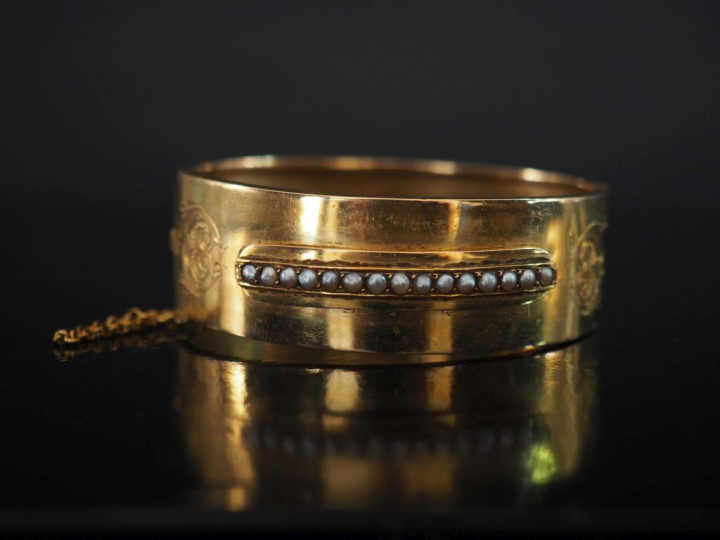 Ravissant bracelet manchette Napoléon III en or jaune 750, serti d'une