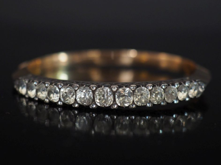 Bracelet jonc en or jaune 750 et argent, serti de pierres à l'imitatio