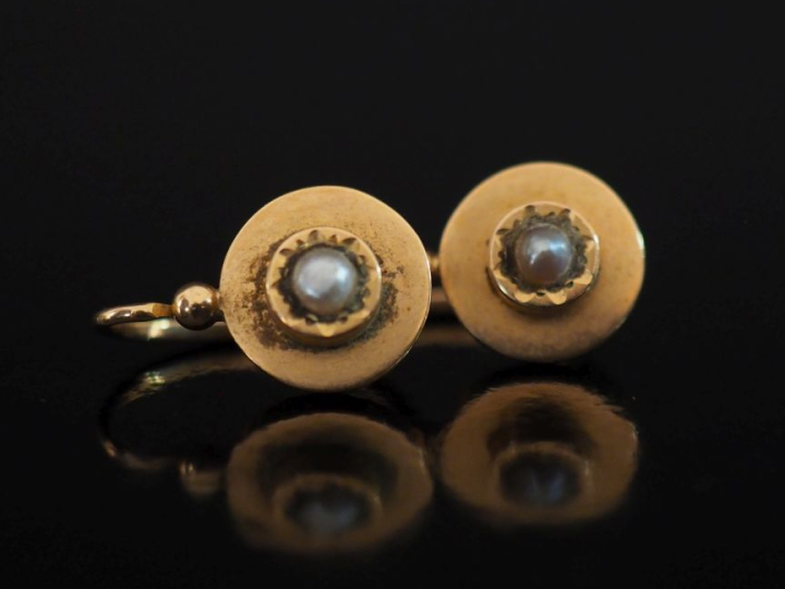 Paire de perces oreilles Napoléon III en or jaune 750, sertis en leur 