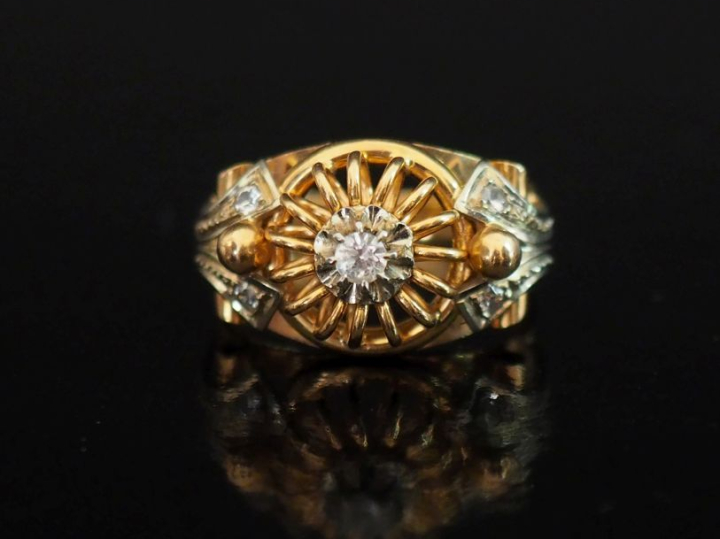 Bague ajourée de style 1940 en or jaune 750, à décor de motifs de cons