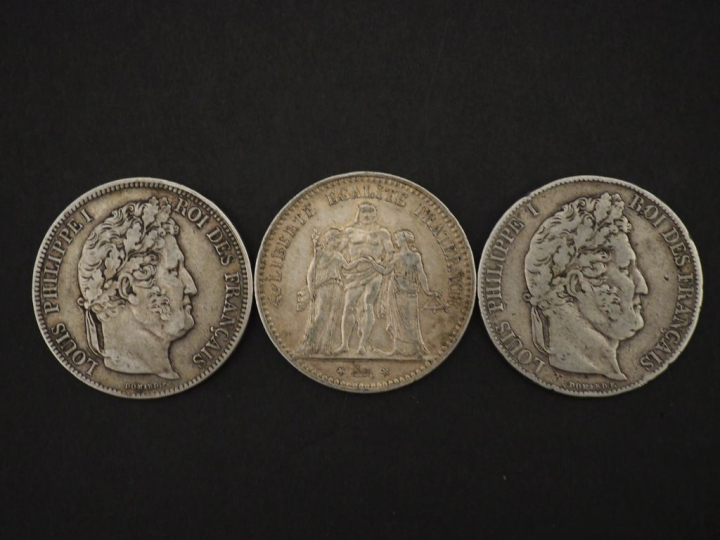 Trois pièces de 5 Francs en argent, 1841-W, 1847-A et 1874-A.  Poids. 