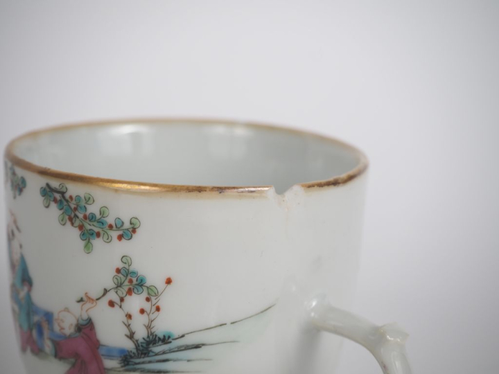 Chine,XVIIIe et XIXe siècle,  Quatre porcelaines en émaux de la famill