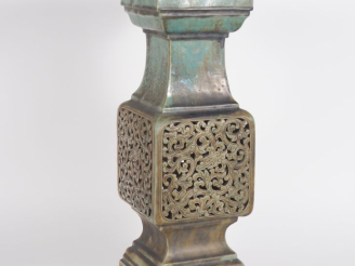 Vente aux enchères Vietnam, école de Bien Hoa, vers 1930,  Important vase Gu quadrangulai