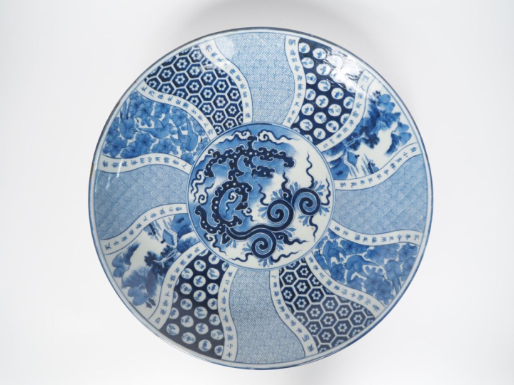 Japon, seconde moitié du XIXe siècle,  Important plat en porcelaine d’
