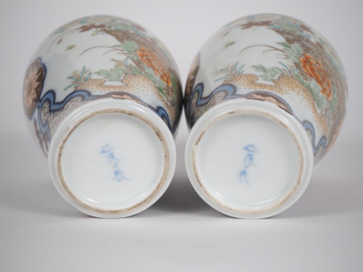 Japon, période Meiji (1868-1912) Paire de vases balustres, en porcelai