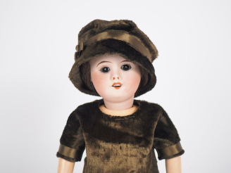 Vente aux enchères Poupée type Bleuette et SFBJ 8/0 tête porcelaine bouche ouverte aux ye