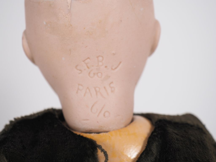 Poupée type Bleuette et SFBJ 8/0 tête porcelaine bouche ouverte aux ye
