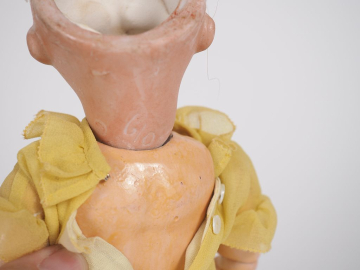 Poupée Bleuette Fleischmann tête porcelaine bouche ouverte yeux fixes 