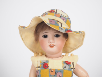 Vente aux enchères Poupée type Bleuette SFBJ 60 8/0, tête porcelaine bouche ouverte yeux 